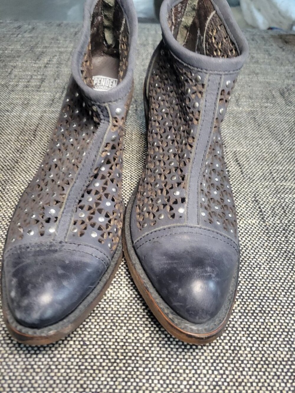 Independent Boot Company 6.5 Gray Leather Studded Cutout Ankle Boots - Picture 2 of 13